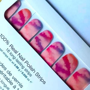 Color Street Nails, Retired set
Bundle and save on shipping per set! 5/$25